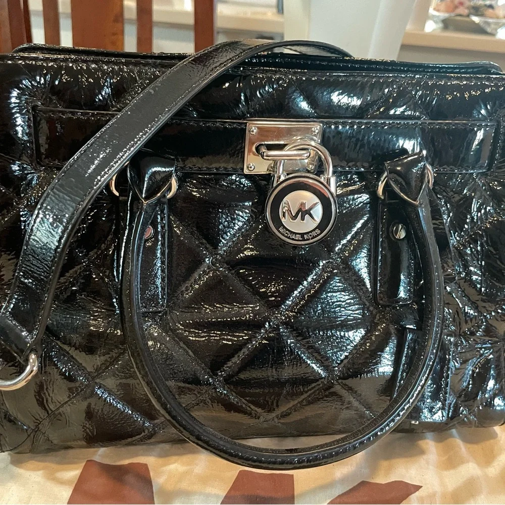 NEW Michael Kors quilted patent leather shoulder/tote bag NWOT. - Picture 2 of 12